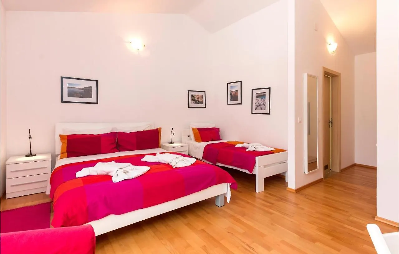 Cozy Home In Medulin With Sauna Hébergement de vacances