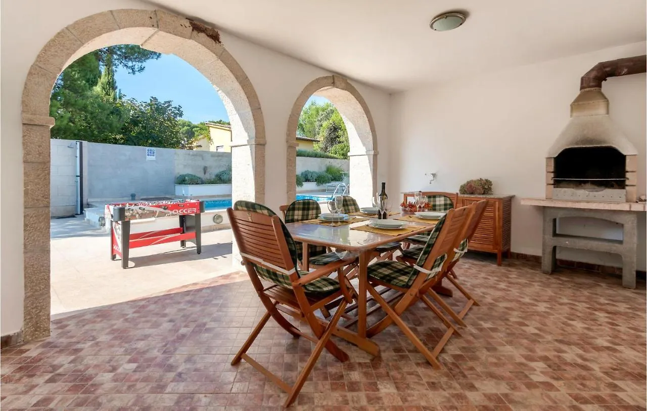 Hébergement de vacances Cozy Home In Medulin With Sauna Croatie